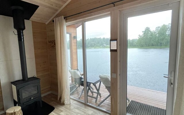 Гостевой дом на воде,хаусбот на р.Вуокса, карельский перешеек