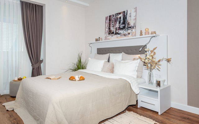 Serenity Oasis with Sea View - Alliance Palace Apartments