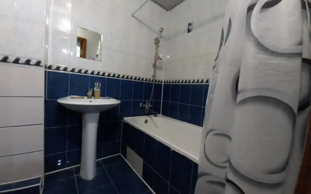 N75 Dve Bolshie Krovati V Tsentr Vselennoj Mr. HOUSE Flat