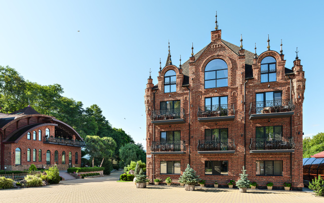 Dakhovskaya Sloboda Hotel