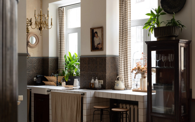Ryadom S Nikolskim Sadom I Kofeyney Aster Apartment