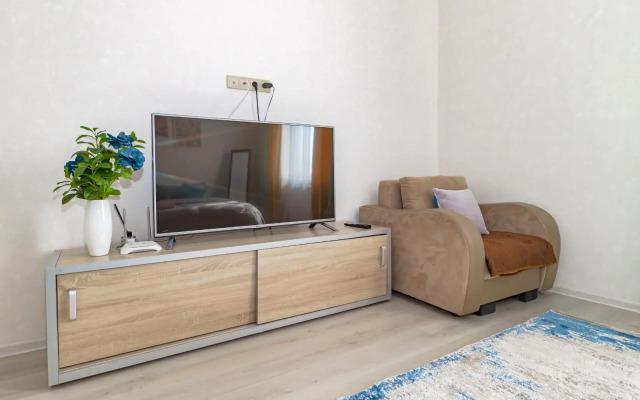 Svetlye I Uyutnye Ryadom S Ekspo Apartments