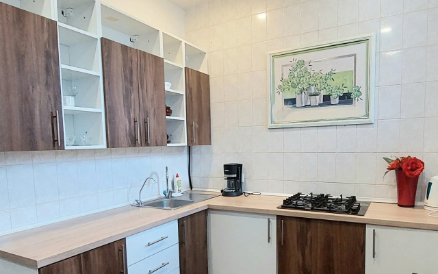 Апартаменты 4-х комнатные центре на Карла Маркса 25