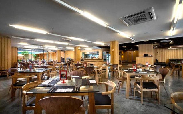 Отель Galleria 12 Bangkok Hotel by Compass Hospitality