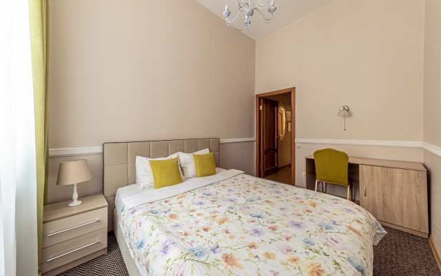 Отель Искра