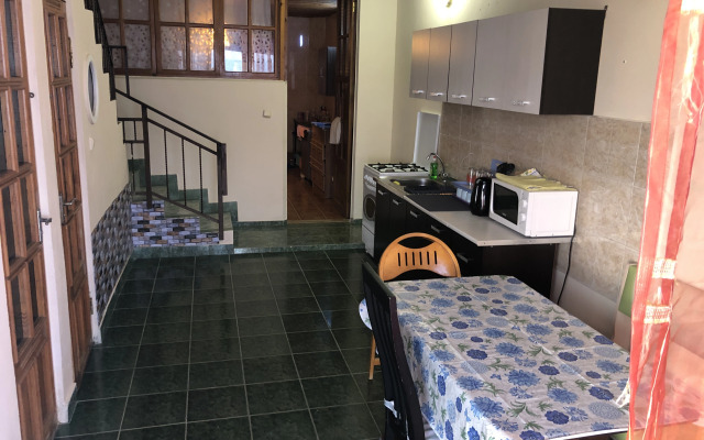Elling 8 na Azovskoy v Loo Mini-Hotel