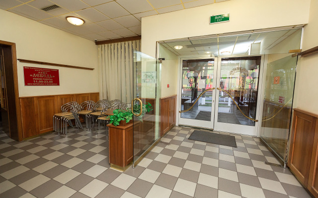 Отель Лебедь