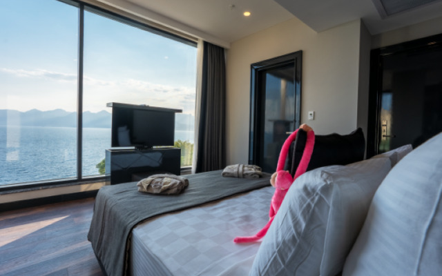 Lucky Monkey Hotel