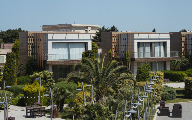 Shani Resort & Villas Hotel