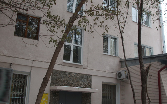 Uyutnyie Metryi Na Marksa Apartments