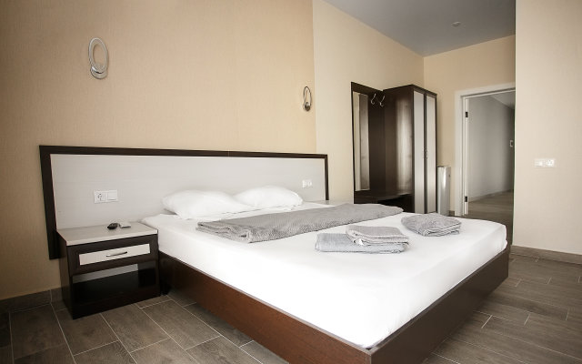 Diamond Delux Guest House