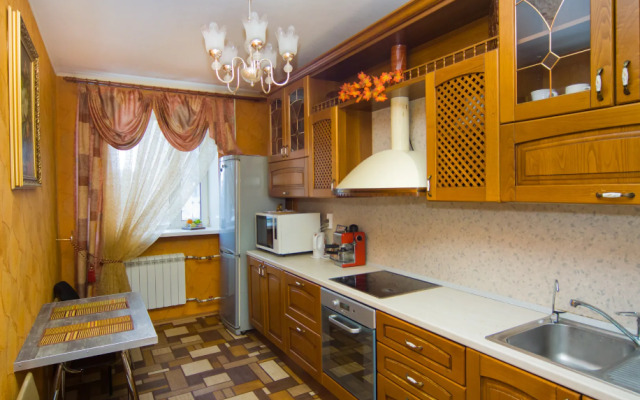 Квартира трёхкомнатная Воскресенская 6