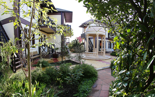 Izumrudnyij Guest House