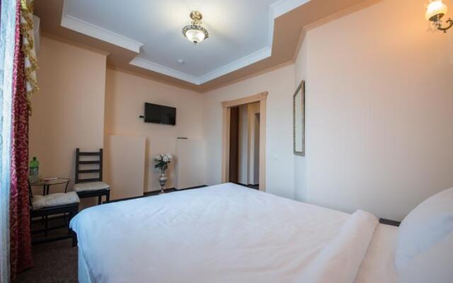 Paradise Hotel