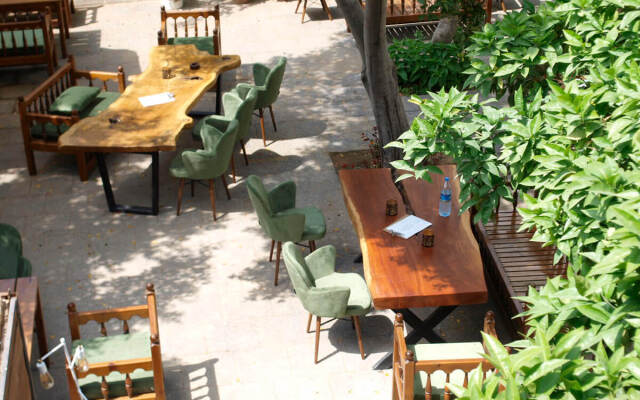 Avenue Hotel