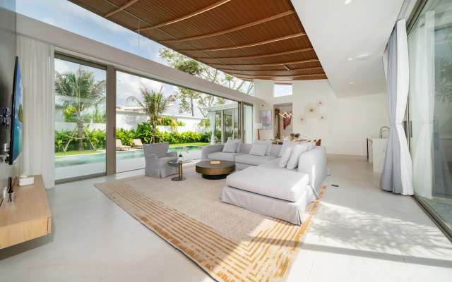 Swimming Pool Villa