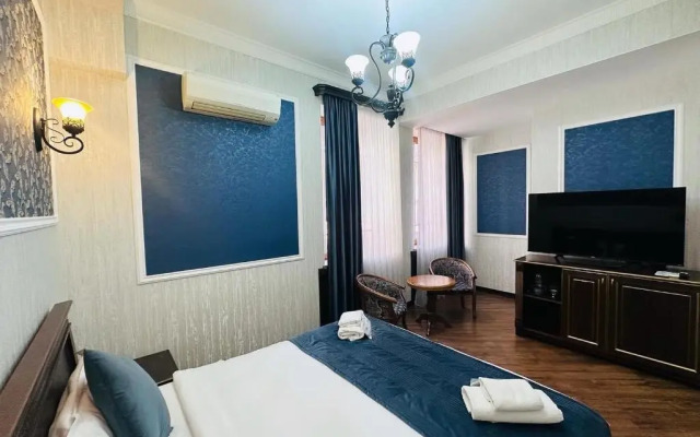 Royal Renaissance Hotel