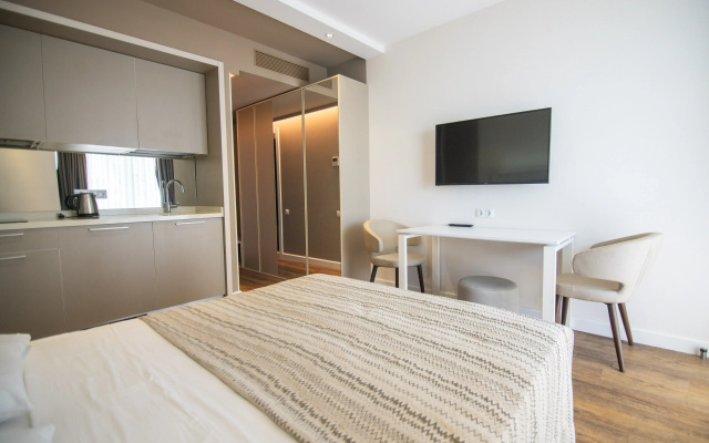 Apartamenty Bright Apartment with Balcony in Alliance Palace Batumi - Steps from the Sea & Dancing Fountains