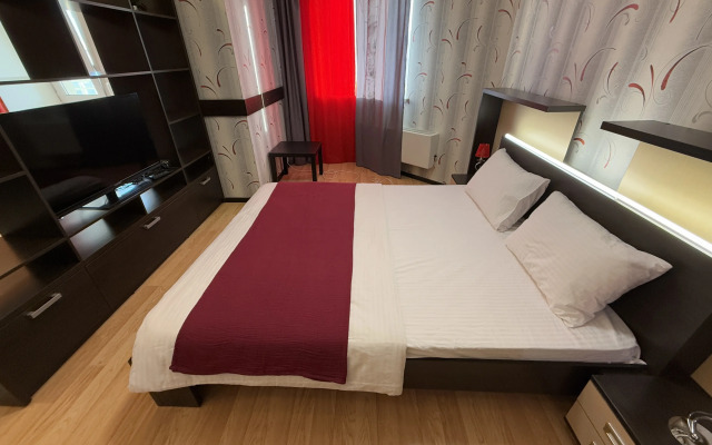 Tut Khorosho Na Surikova 53a 3 Flat