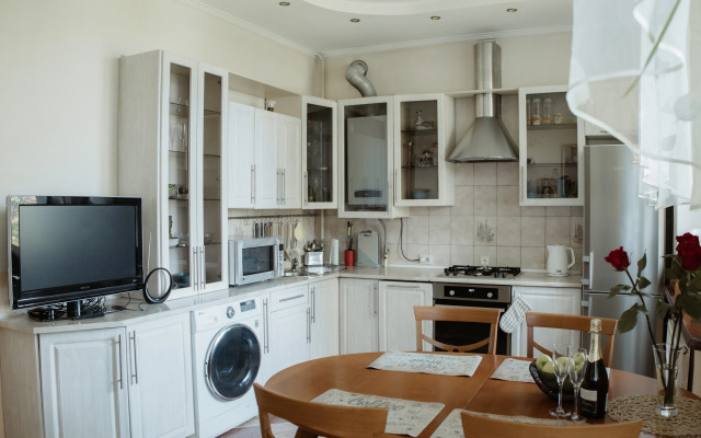 Апартаменты Трехкомнатные с камином в самом центре Новый дом