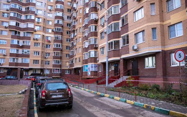 V otlichnom rayone na troikh Apartments