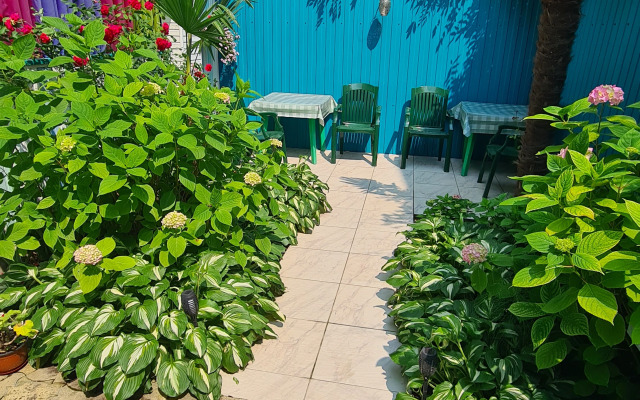 Uyut Loo Guest House