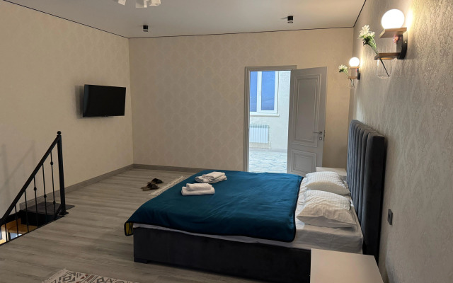 Гостевой дом Дом с бассейном на берегу