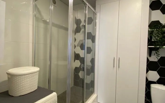 Na Prospekte Dzerzhinskogo 45 Flat