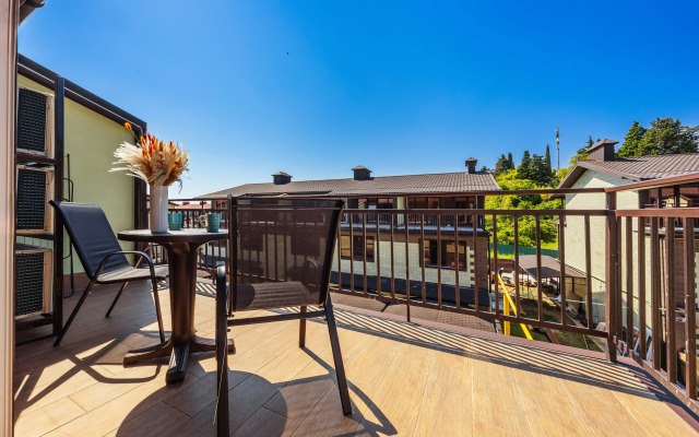 Uyutny Taunkhaus U Morya Flat