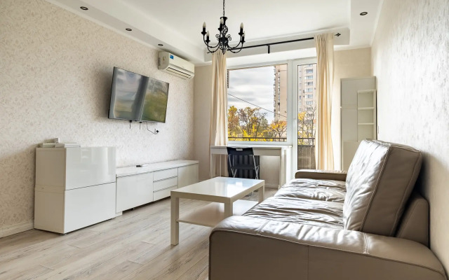 U Metro Zvezdnaya Apartments