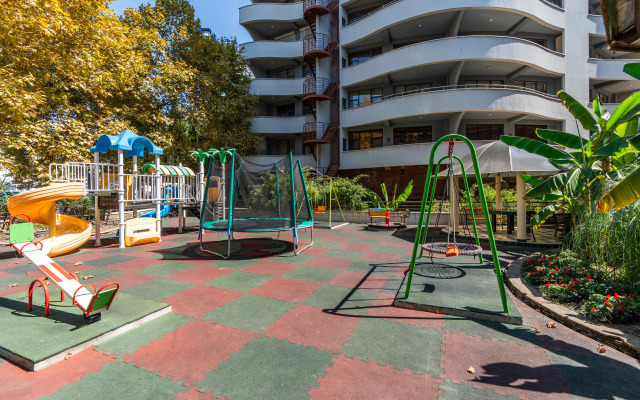 Апартаменты с двумя мастер-спальнями на первой береговой линии