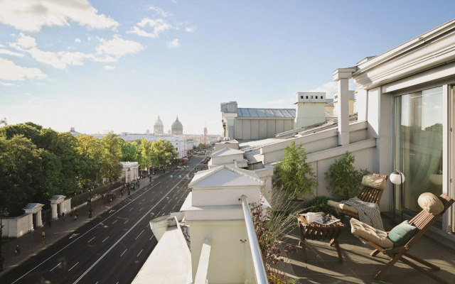 Апартаменты Minin Apartments Мансарда с террасой и видом на Невский 170 кв.м.