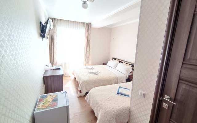 Teploe More Hotel