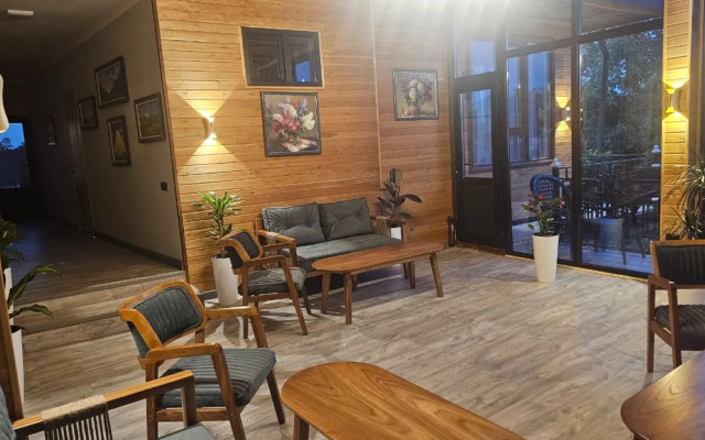Kausar. Hotel