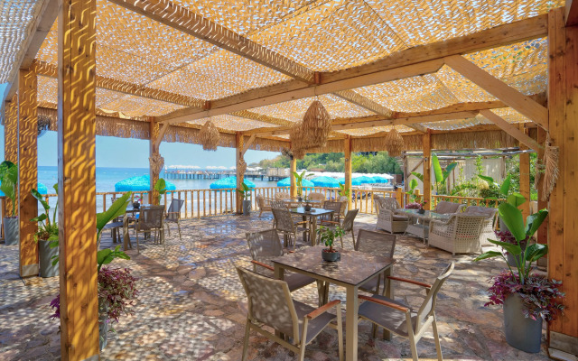 Merit Crystal Cove Hotel Casino & SPA