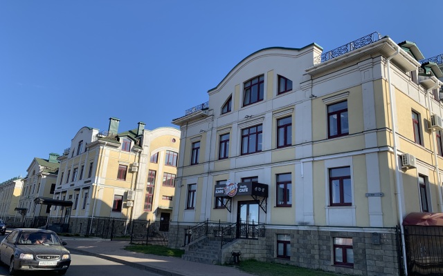 Yunior na naberegnoy Apartments