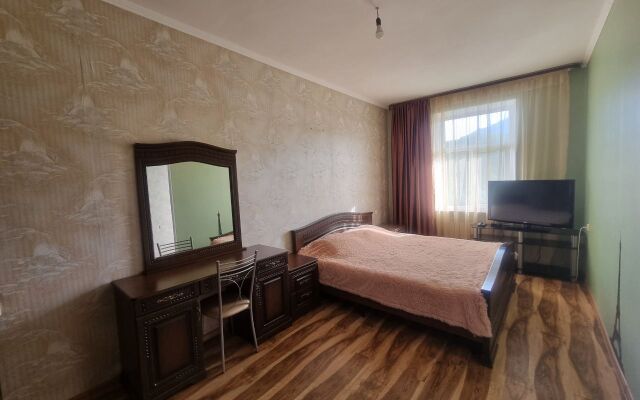 Na Shosseynoy Flat