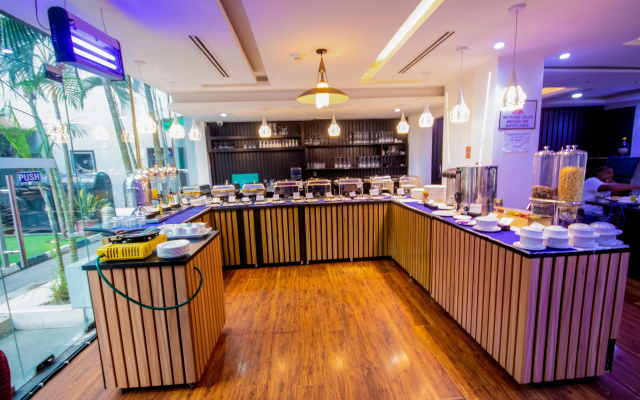 Отель Golf View Suites Conference Center