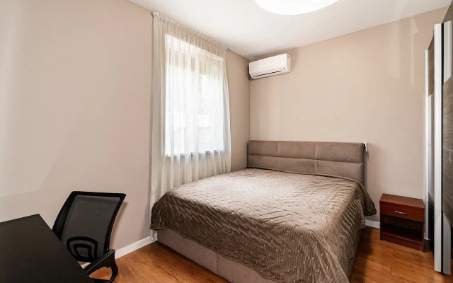 U Morya S Basseinom V Zhk Solnechny Apartments