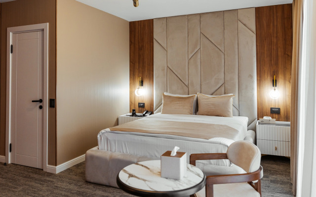 White Breeze Baku Hotel