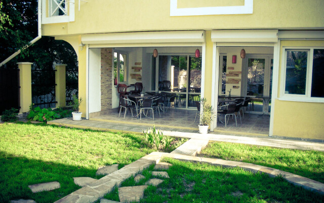 Eko Dom Perevalnoe Apartment
