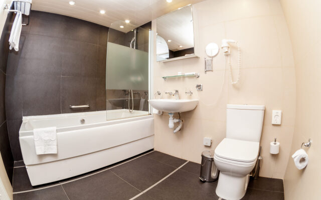 M73 Apartments