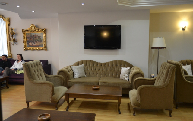 Grand Ant Hotel