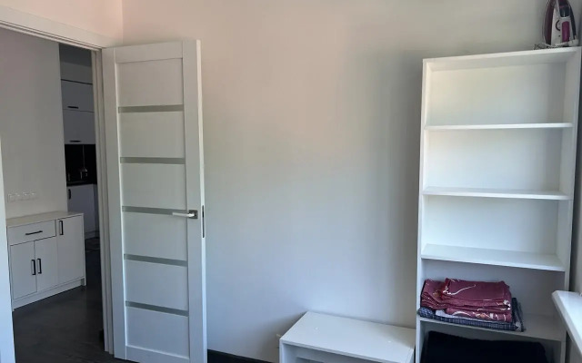 Na Volzhskoy 32a Apartments