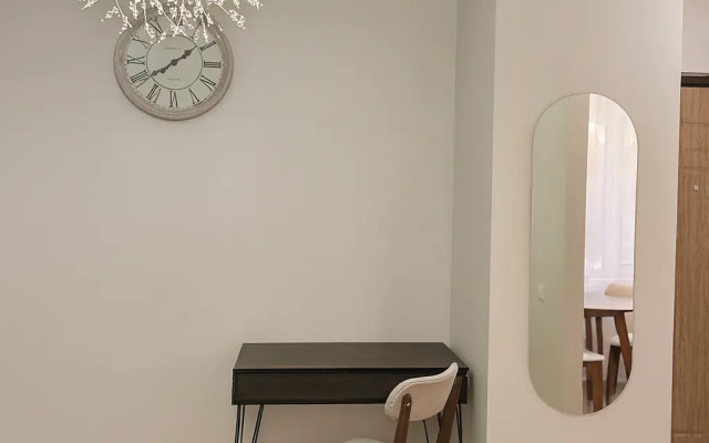 Квартира Студия Апартхаус в Центре с Рабочим Местом