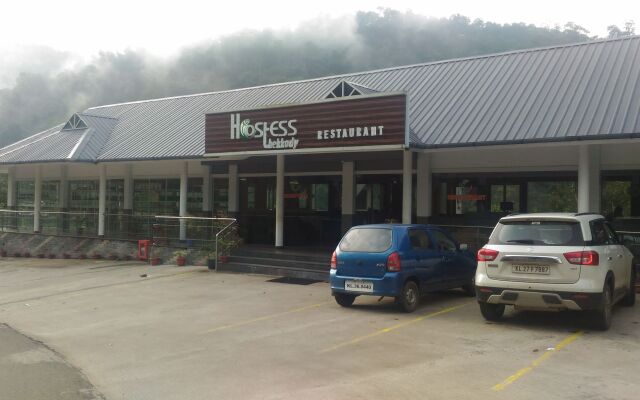 Hostess thekkady Resort
