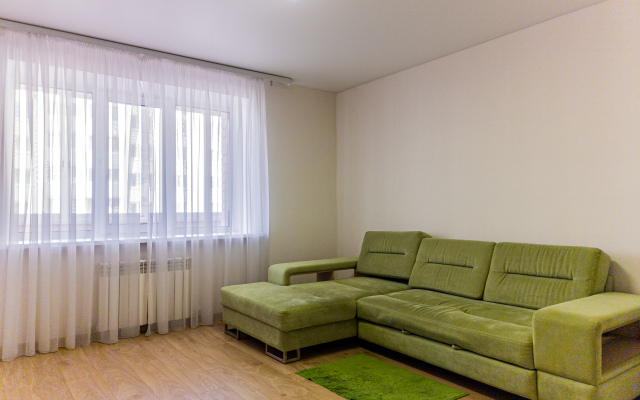 Dvuhkomnatnye v Svetlyh Tonah Vblizi Centra Goroda Apartments