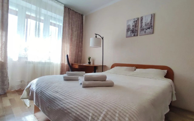 V Tsentre Svetlaya Uyutnaya Ryadom S Parkom Flat