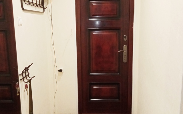 2-H Komn. Molodogvardejtsev 26 Flat