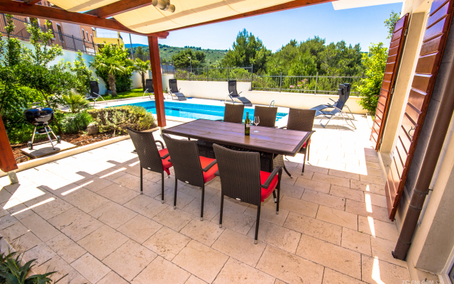 Zora Villa